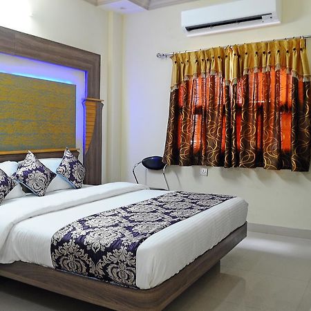 Hotel Bansi Dwārka Extérieur photo