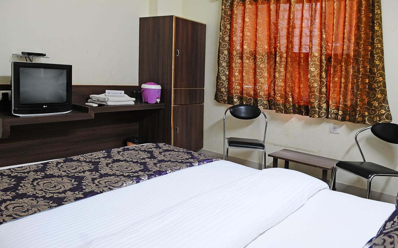Hotel Bansi Dwārka Extérieur photo