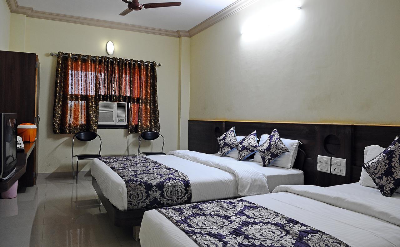 Hotel Bansi Dwārka Extérieur photo