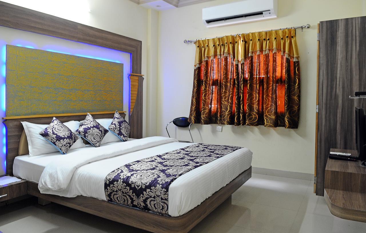 Hotel Bansi Dwārka Extérieur photo