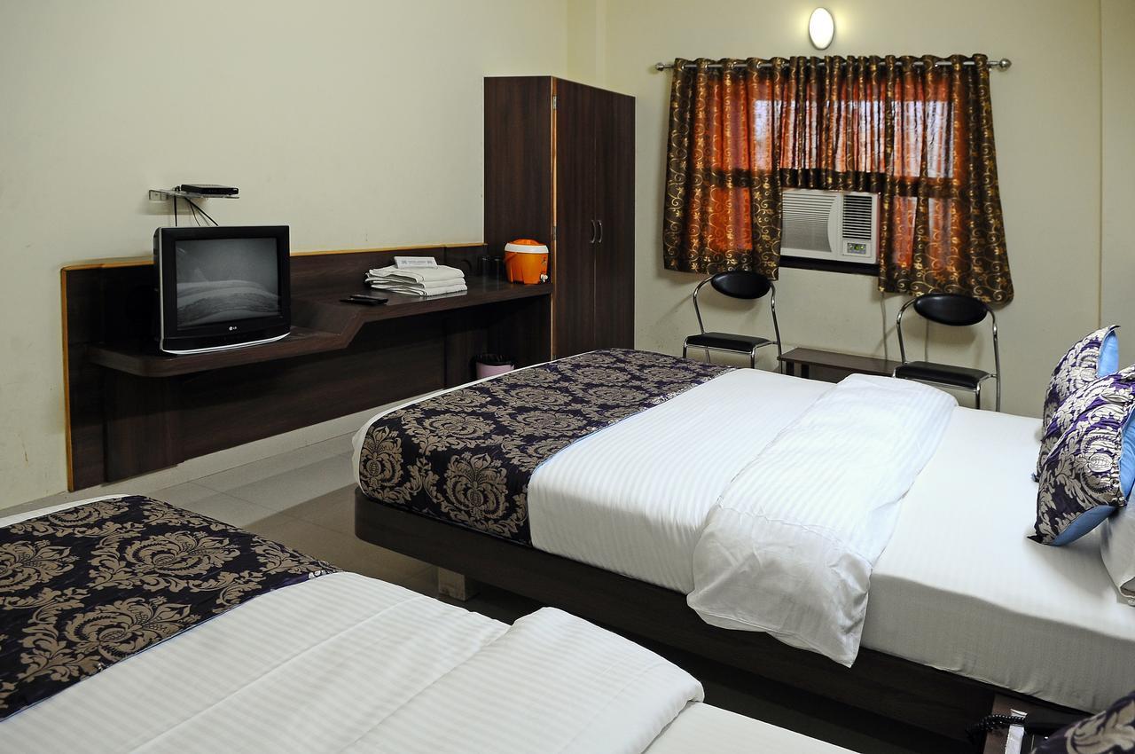 Hotel Bansi Dwārka Extérieur photo