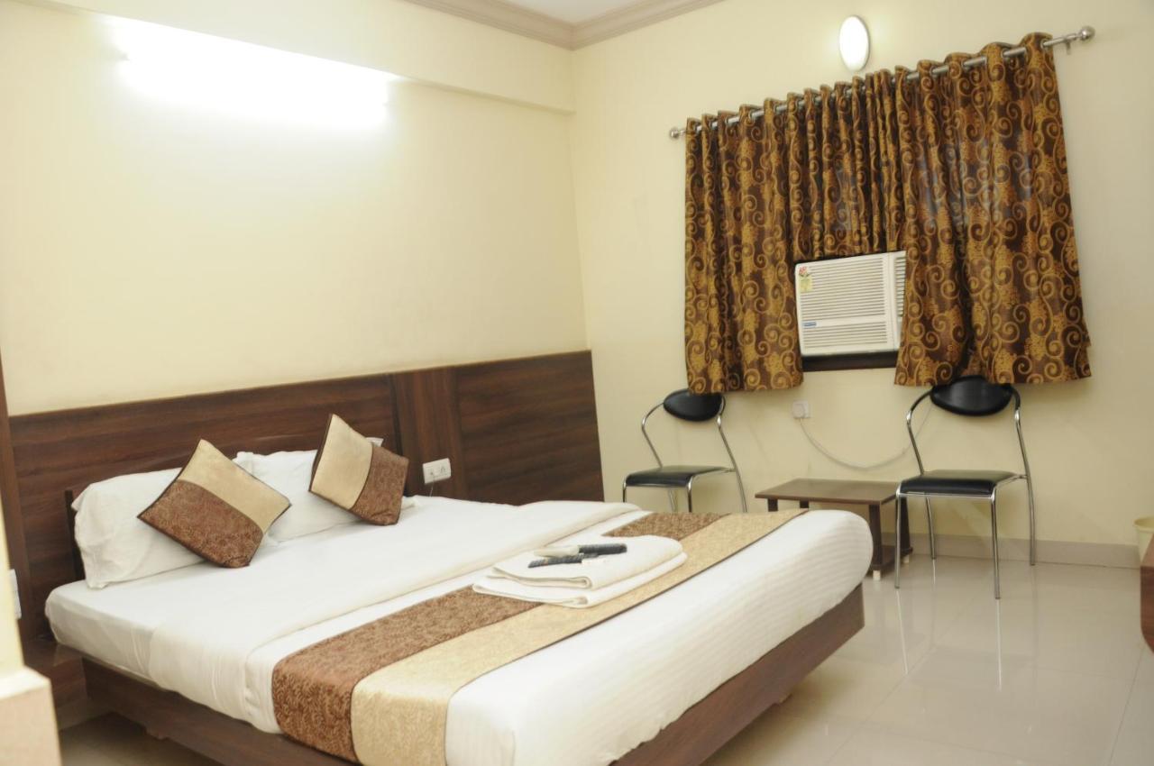 Hotel Bansi Dwārka Extérieur photo