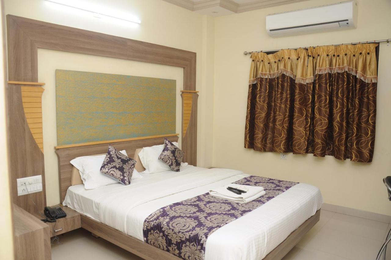 Hotel Bansi Dwārka Extérieur photo