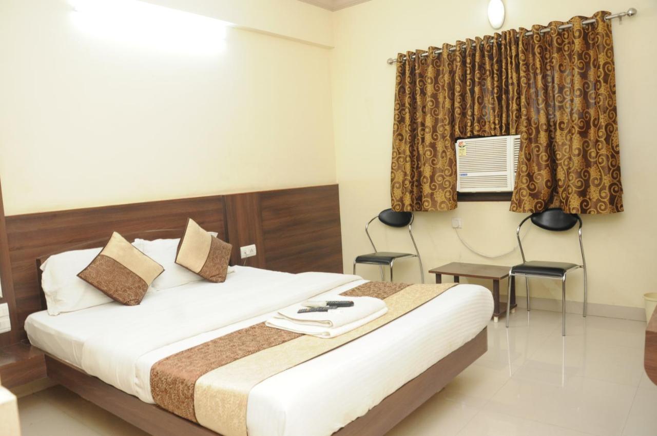 Hotel Bansi Dwārka Extérieur photo