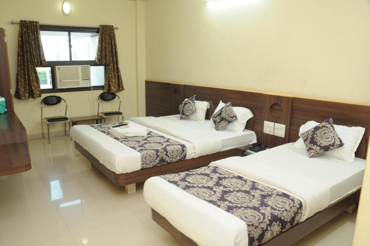 Hotel Bansi Dwārka Extérieur photo